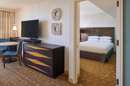 Embassy Suites by Hilton Waikiki Beach Walk, Honolulu, États-Unis