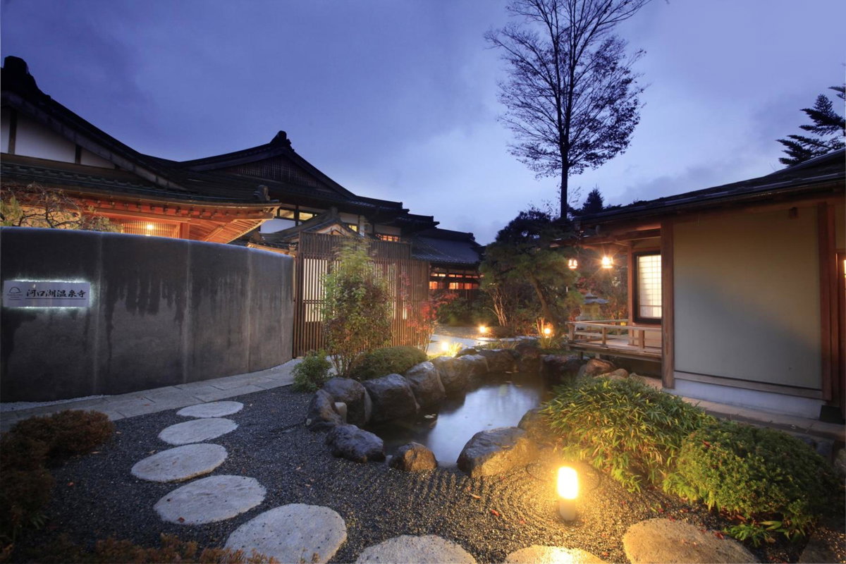 Fuji Onsenji Yumedono, Japan