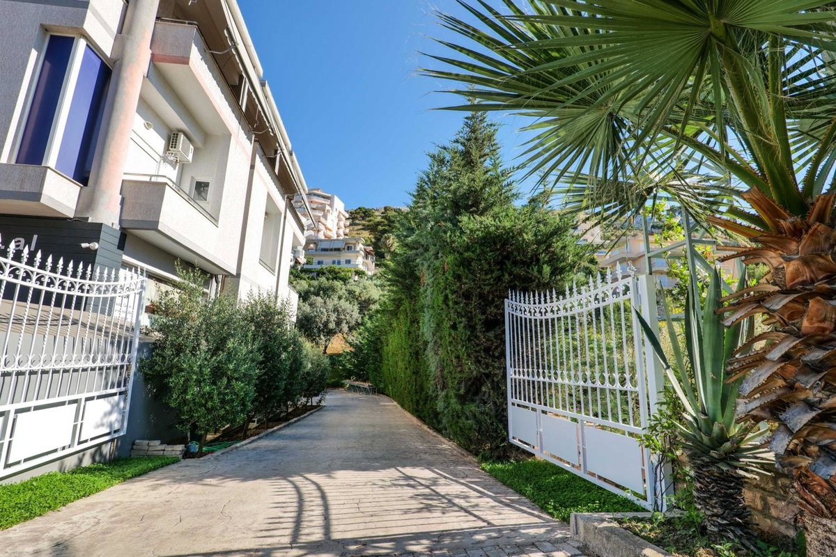 Hotel · Villa Green Garden, Sarande