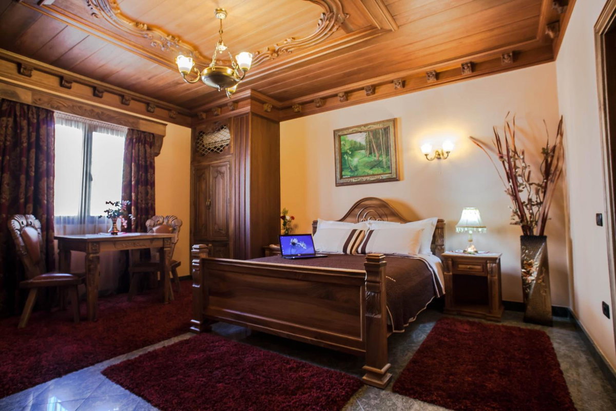Hotel · Brilant Antik Hotel, Tirana