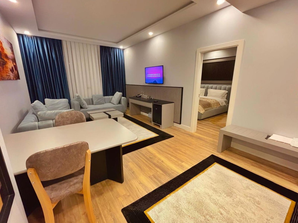 Hotel · Royal East Resort, Tirana