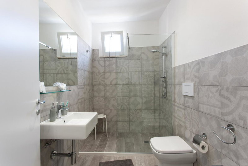 Central New Bazaar Essil Flat with Parking, Tirana, Albania