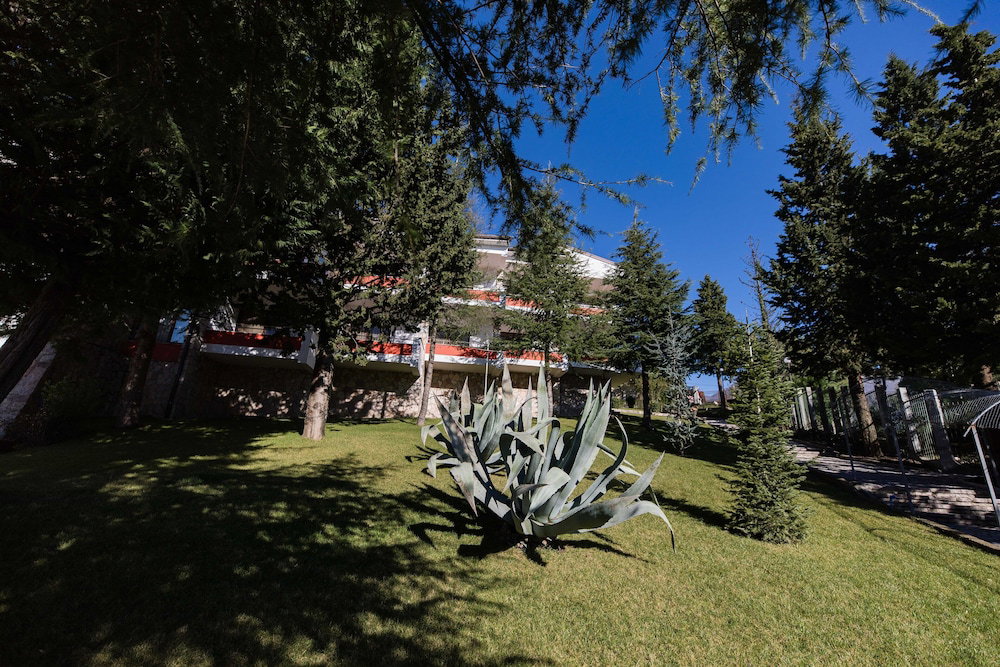 Hotel · Chateau Linza Resort, Tirana