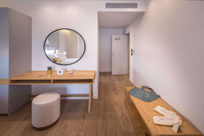 Glow Boutique Hotel & Suites, Sarande, Albania