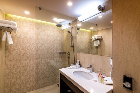 Ramada Hotel & Suites by Wyndham Yerevan, Yerevan, Армения