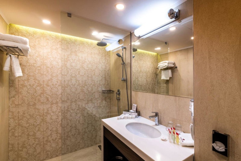 Ramada Hotel & Suites by Wyndham Yerevan, Yerevan, Армения