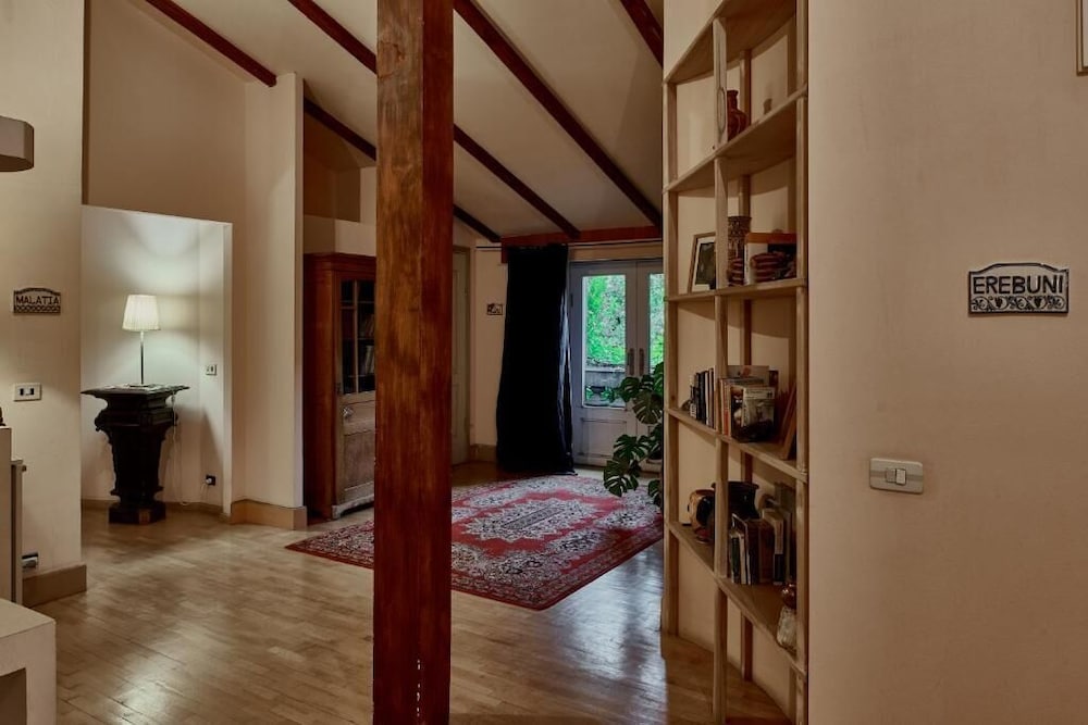 Villa Delenda, Armenia