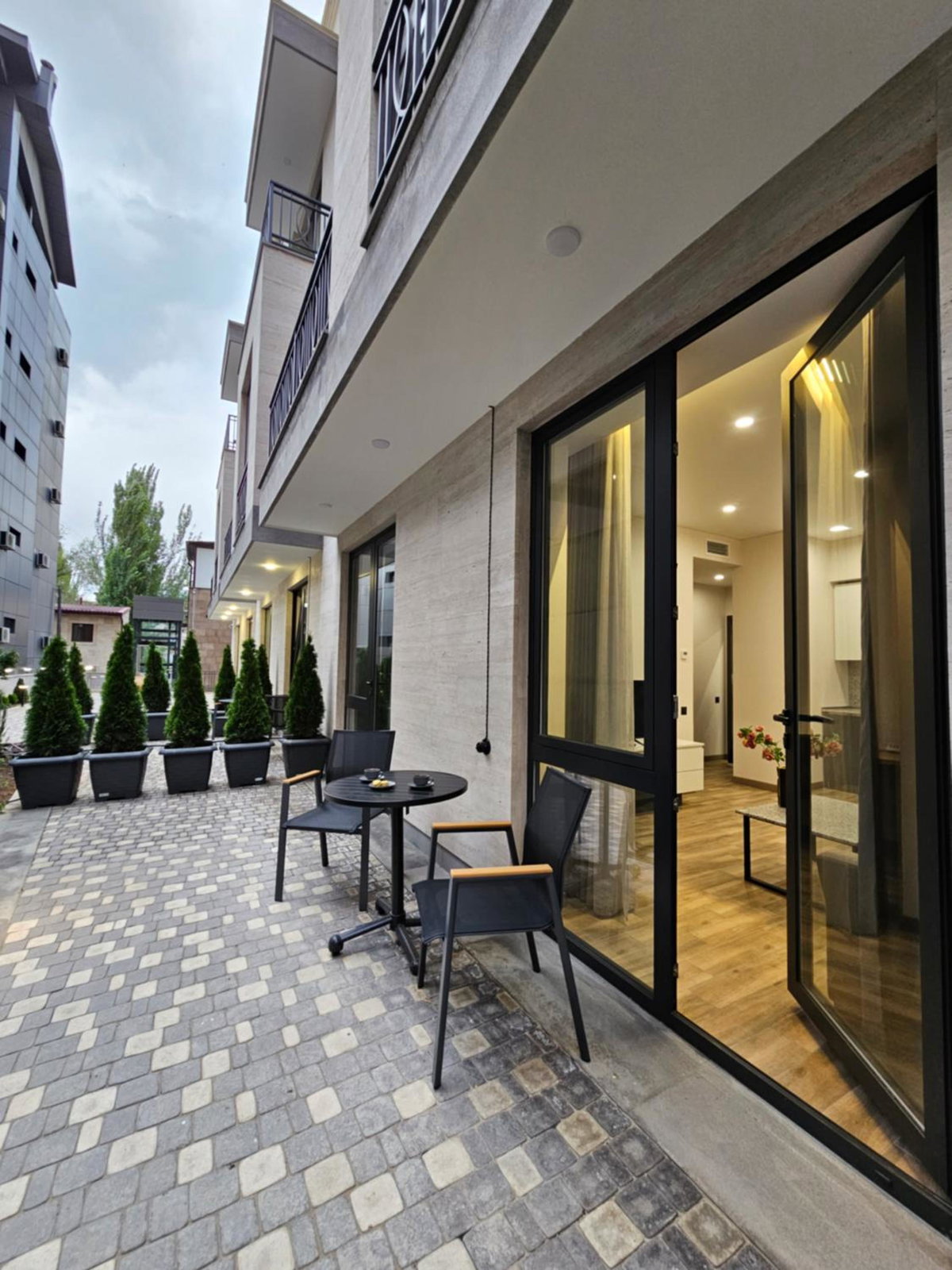 Orion ApartHotel, Armenien