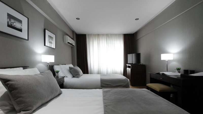 Hotel 8 de Octubre, Retiro, Argentina