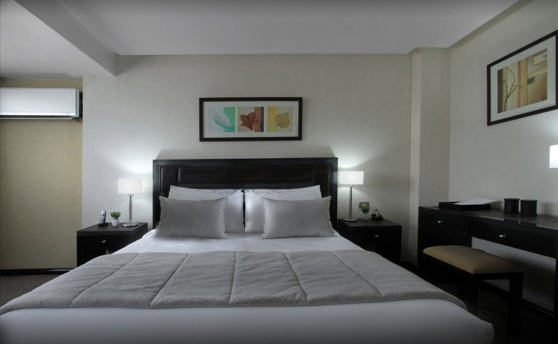 Hotel 8 de Octubre, Retiro, Argentina