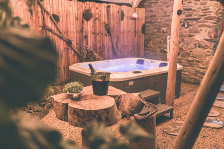 Romantic Getaway - Sauna and Jacuzzi - El Clandestino, Chaudfontaine, Belgium