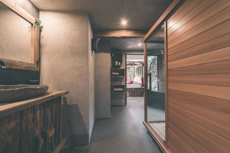 Romantic Getaway - Sauna and Jacuzzi - El Clandestino, Chaudfontaine, Belgium