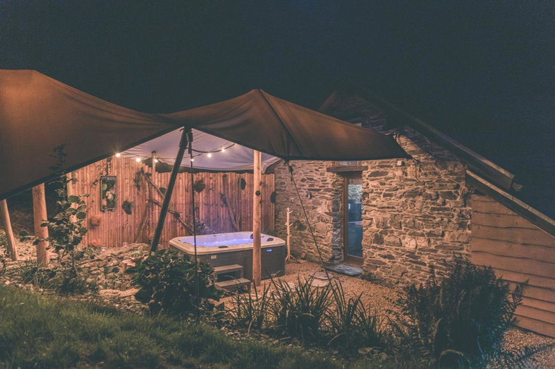 Romantic Getaway - Sauna and Jacuzzi - El Clandestino, Chaudfontaine, Belgium