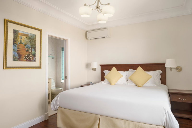 Oxford House, Hamilton, Bermuda