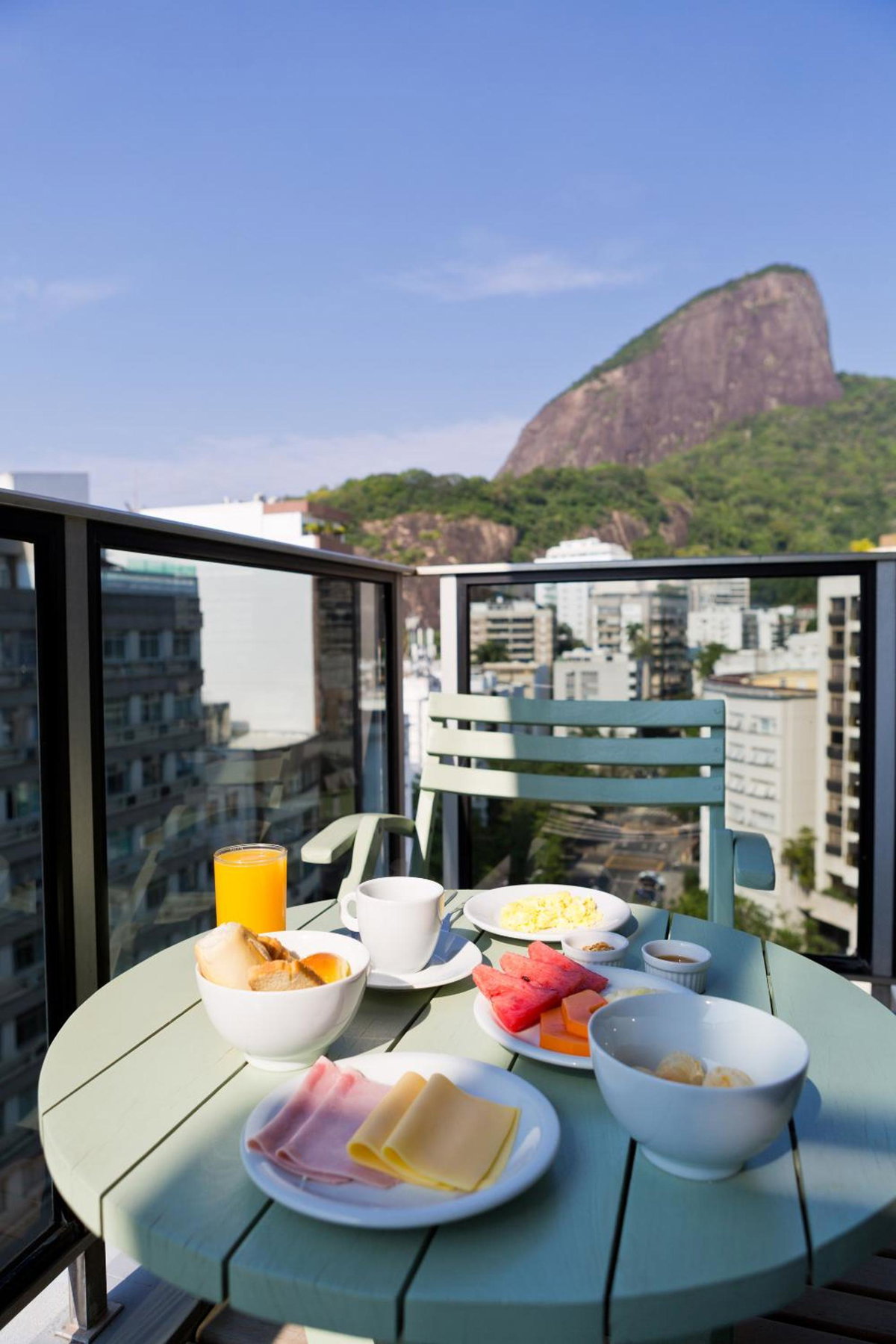 Ritz Leblon, Brasilien