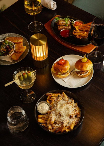 One King West Hotel and Residence, Moss Park, Kanada