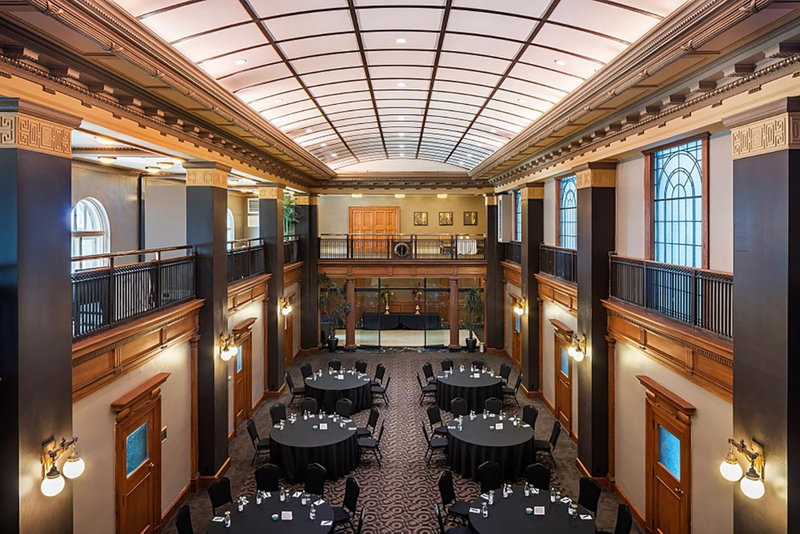 One King West Hotel and Residence, Moss Park, Kanada