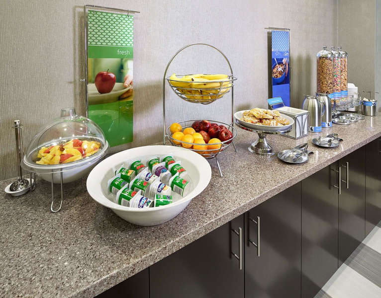 Hampton Inn by Hilton Calgary Airport North, Calgary, Canada