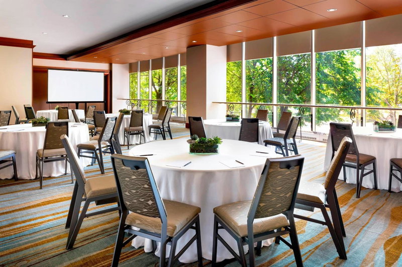 The Westin Harbour Castle, Toronto, Waterfront Communities-The Island, Канада