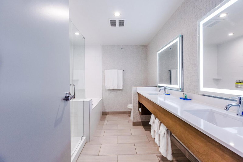 Holiday Inn Express & Suites - West Edmonton-Mall Area by IHG, St. Albert, Canada
