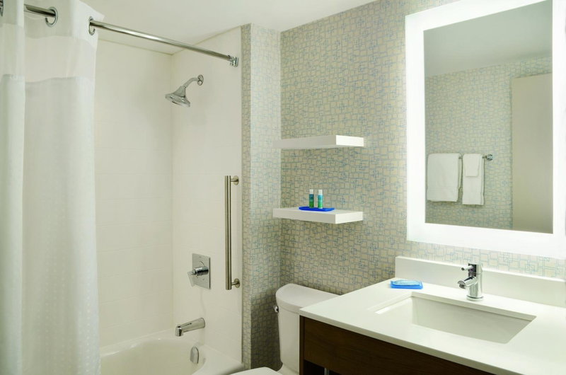Holiday Inn Express Toronto Downtown by IHG, Moss Park, Canada