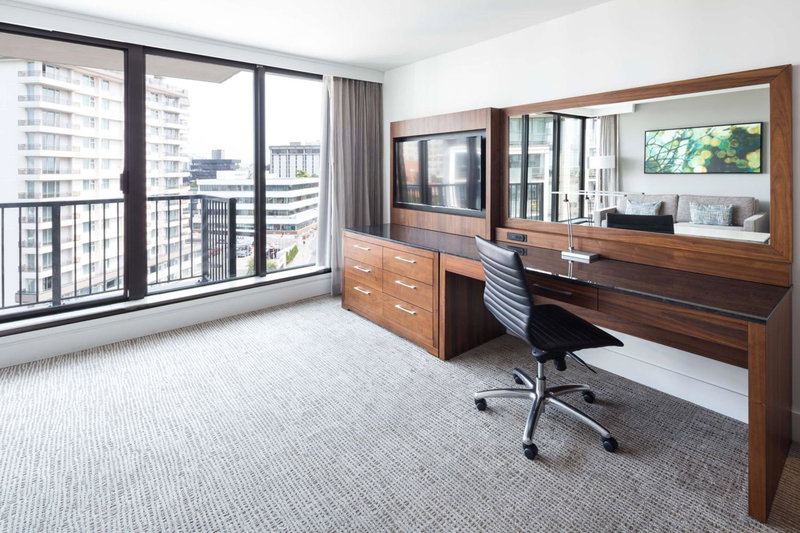 DoubleTree by Hilton Hotel & Suites Victoria, Victoria, Canada