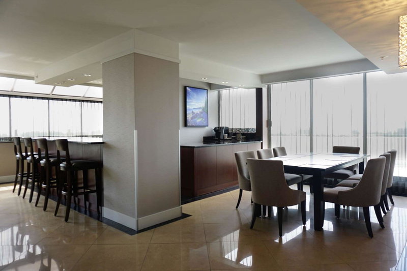DoubleTree by Hilton Hotel & Suites Victoria, Victoria, Canada