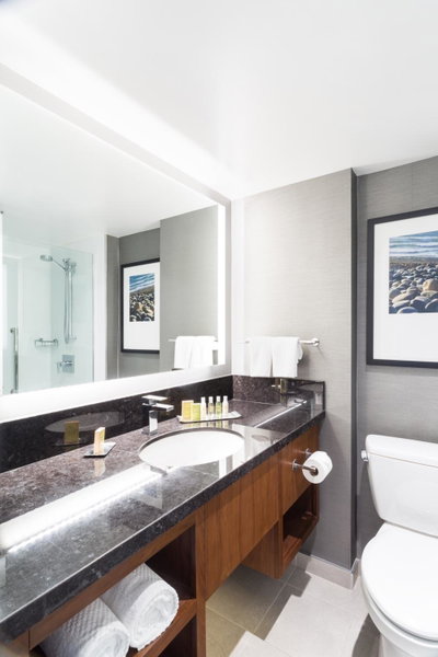 DoubleTree by Hilton Hotel & Suites Victoria, Victoria, Canada