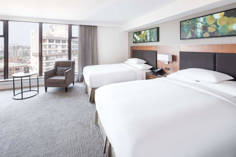 DoubleTree by Hilton Hotel & Suites Victoria, Victoria, Canada