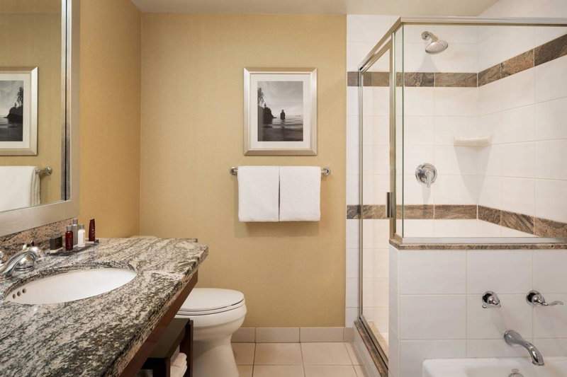 Vancouver Marriott Pinnacle Downtown Hotel, West End, Canada