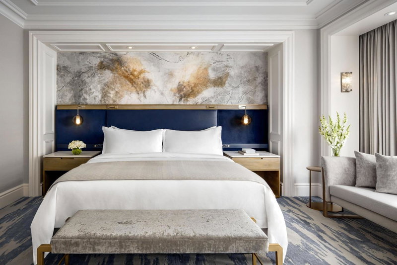 The St. Regis Toronto, Bay Street Corridor, Канада