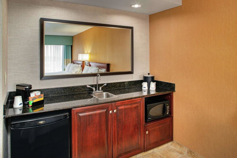Hampton Inn & Suites by Hilton Toronto Airport, West Humber-Clairville, Canada