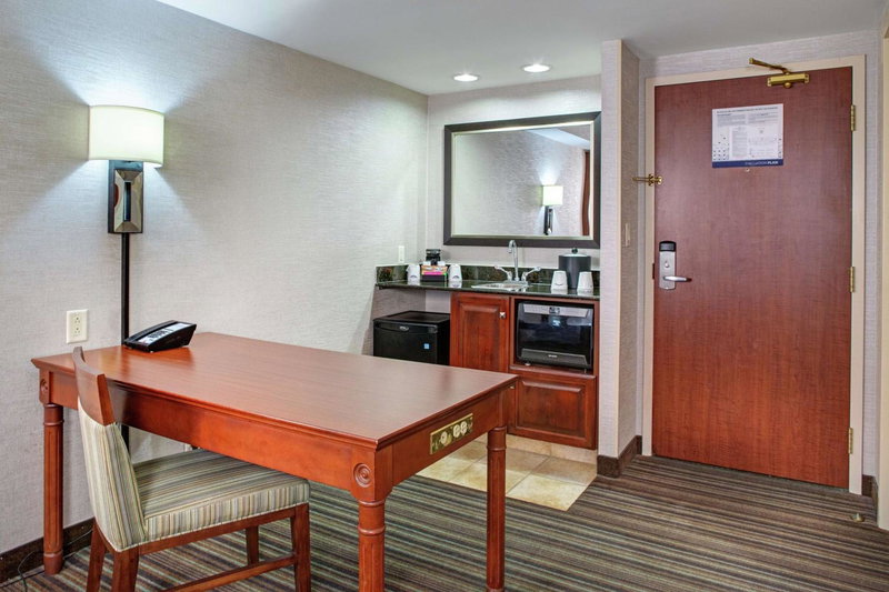 Hampton Inn & Suites by Hilton Toronto Airport, West Humber-Clairville, Canada