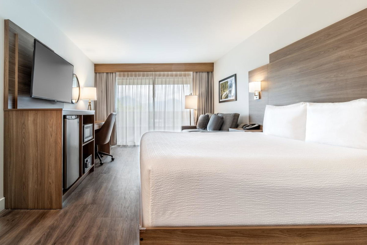 Hotel · Atrium Hotel Vancouver, North Vancouver