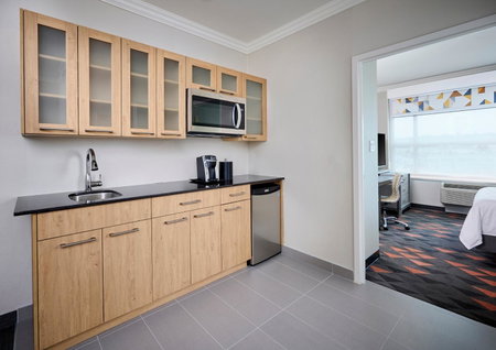 Holiday Inn & Suites Oakville at Bronte by IHG, Oakville, Канада