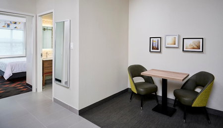 Holiday Inn & Suites Oakville at Bronte by IHG, Oakville, Канада