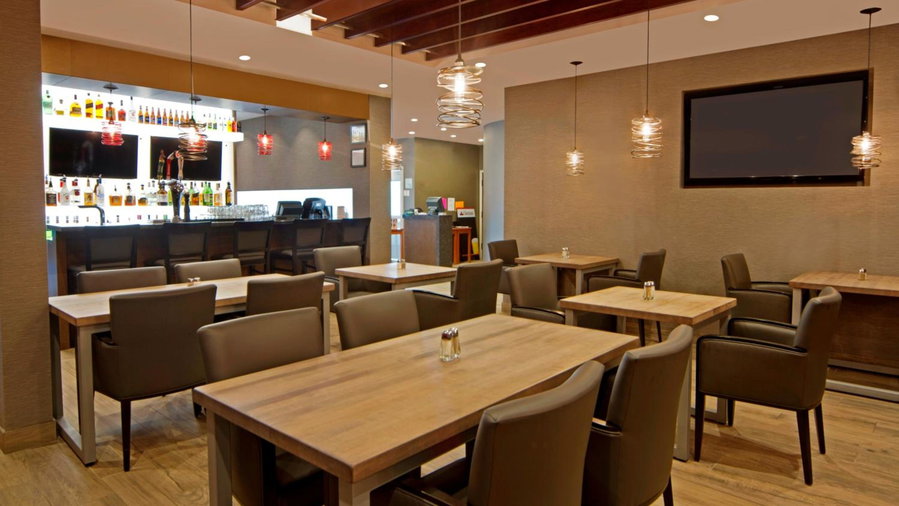 Holiday Inn Calgary Airport by IHG, Calgary, Канада