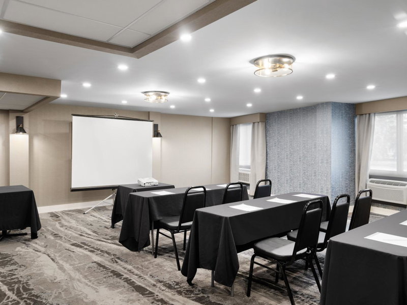 Holiday Inn Calgary Airport by IHG, Calgary, Канада