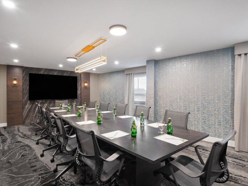 Holiday Inn Calgary Airport by IHG, Calgary, Канада
