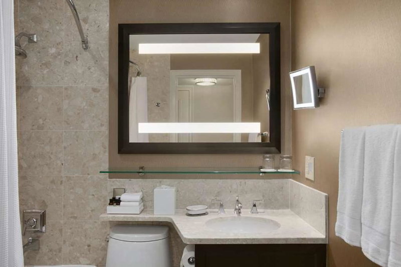 Fairmont Royal York Hotel, Waterfront Communities-The Island, Kanada