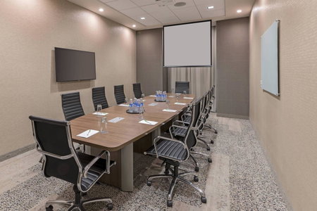 Courtyard by Marriott Burlington-Oakville, Burlington, Canada