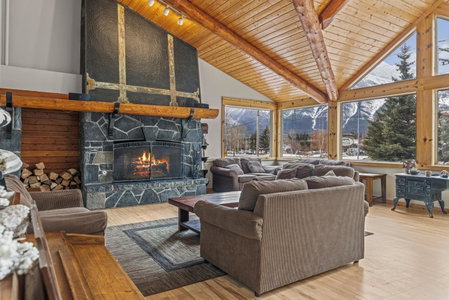 Canmore Rocky Mountain Inn, Canmore, Canada