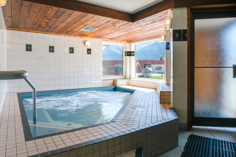 Rocky Mountain Ski Lodge, Canmore, Canada