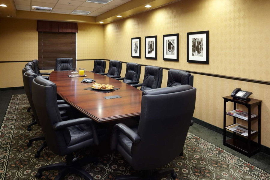 Hampton Inn & Suites Montreal-Dorval, Dollard-Des Ormeaux, Canada