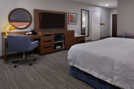 Hampton Inn & Suites Montreal-Dorval, Dollard-Des Ormeaux, Canada
