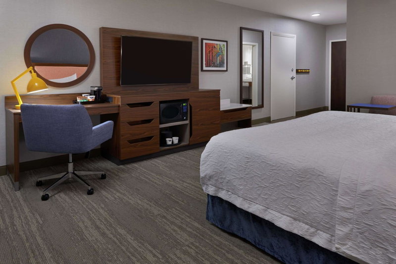 Hampton Inn & Suites Montreal-Dorval, Dollard-Des Ormeaux, Canada