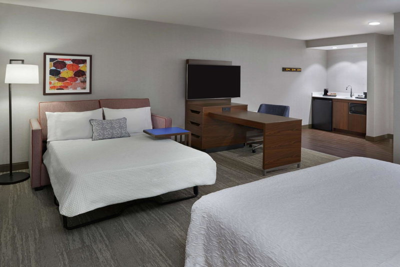 Hampton Inn & Suites Montreal-Dorval, Dollard-Des Ormeaux, Canada