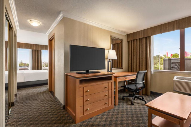 DoubleTree by Hilton North Vancouver, North Vancouver, Canadá