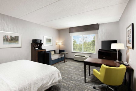Hampton Inn & Suites by Hilton Barrie, Barrie, Canada