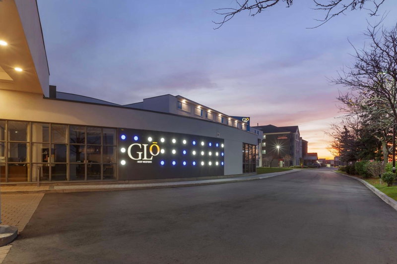 GLō Best Western Toronto Mississauga Corporate Centre, Brampton, Canada
